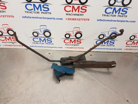 Ford 3000, 4000 Battery Support Bracket C5nn8n096g - Carrosserie et extérieur: photos 1 Ford 3000, 4000 Battery Support Bracket C5nn8n096g - Carrosserie et extérieur: photos 1