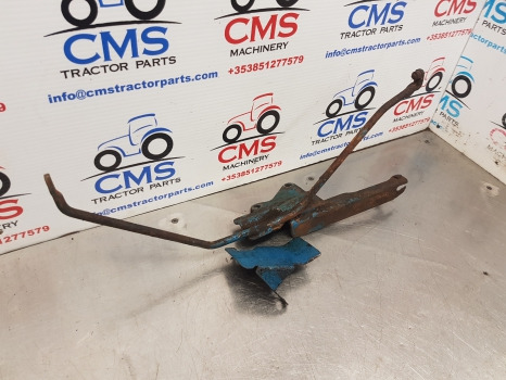 Ford 3000, 4000 Battery Support Bracket C5nn8n096g - Carrosserie et extérieur: photos 2 Ford 3000, 4000 Battery Support Bracket C5nn8n096g - Carrosserie et extérieur: photos 2