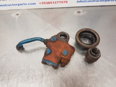 Ford 5000, 7600, 6600, 6700 Hydraulic Valve, Oil Cooler D6nnk910b, D6nnk910a - Valve hydraulique pour Tracteur agricole: photos 2 Ford 5000, 7600, 6600, 6700 Hydraulic Valve, Oil Cooler D6nnk910b, D6nnk910a - Valve hydraulique pour Tracteur agricole: photos 2