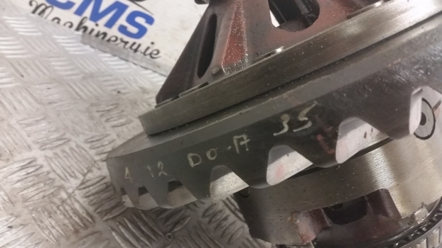 Ford 5000 Rear Bevel Gear (37:6) 81824192 And Differential C7nn4206a, 81816247 - Différentiel pour Tracteur agricole: photos 2 Ford 5000 Rear Bevel Gear (37:6) 81824192 And Differential C7nn4206a, 81816247 - Différentiel pour Tracteur agricole: photos 2