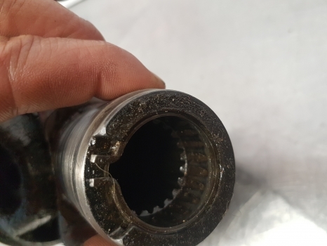 Ford 7710, 6710, Apl345, 350 Front Axle Fwd Drive Yoke Joint Zp7029310403 - Essieu avant pour Tracteur agricole: photos 4 Ford 7710, 6710, Apl345, 350 Front Axle Fwd Drive Yoke Joint Zp7029310403 - Essieu avant pour Tracteur agricole: photos 4