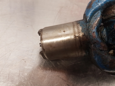 Ford 7710, 6710, Apl345, 350 Front Axle Fwd Drive Yoke Joint Zp7029310403 - Essieu avant pour Tracteur agricole: photos 2 Ford 7710, 6710, Apl345, 350 Front Axle Fwd Drive Yoke Joint Zp7029310403 - Essieu avant pour Tracteur agricole: photos 2