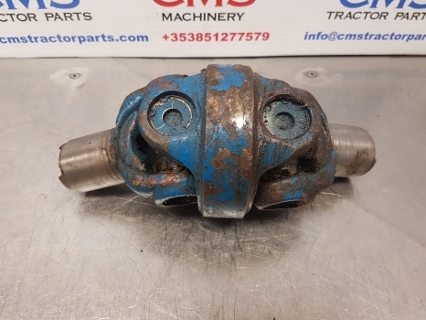 Ford 7710, 6710, Apl345, 350 Front Axle Fwd Drive Yoke Joint Zp7029310403 - Essieu avant pour Tracteur agricole: photos 1 Ford 7710, 6710, Apl345, 350 Front Axle Fwd Drive Yoke Joint Zp7029310403 - Essieu avant pour Tracteur agricole: photos 1