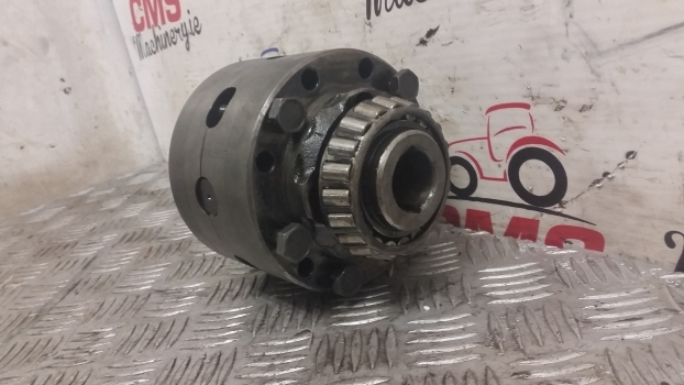 Ford 8340, 10, 40, Lb, Tlb Front Axle Differential Box Assy 9968055, 85827068 - Différentiel pour Tracteur agricole: photos 3 Ford 8340, 10, 40, Lb, Tlb Front Axle Differential Box Assy 9968055, 85827068 - Différentiel pour Tracteur agricole: photos 3
