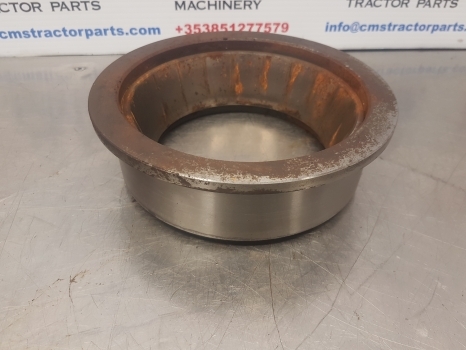 Ford 8630, 8730, 8530, Tw10, Tw15, Tw30 Bearing Sleeve C9nn4n026a, 81825643 - Essieu arrière pour Tracteur agricole: photos 3 Ford 8630, 8730, 8530, Tw10, Tw15, Tw30 Bearing Sleeve C9nn4n026a, 81825643 - Essieu arrière pour Tracteur agricole: photos 3