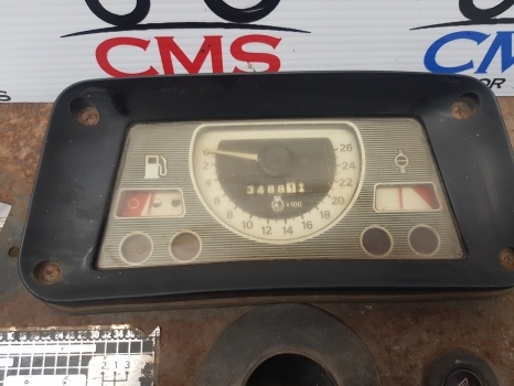 Ford Digger 10 Series, 555 Dashboard, Clock, Instrument Cluster D8nn10849ua - Panel de instrumentos pour Machine agricole: photos 2 Ford Digger 10 Series, 555 Dashboard, Clock, Instrument Cluster D8nn10849ua - Panel de instrumentos pour Machine agricole: photos 2