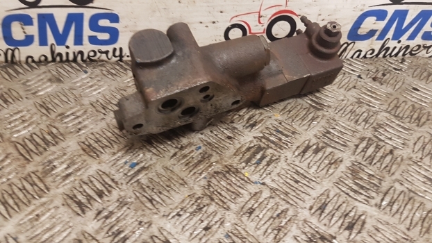 Ford, New Holland 40, Ts S. Trailer Brake Valve Distributor 81874969, 1535108113 - Valve de frein pour Tracteur agricole: photos 2 Ford, New Holland 40, Ts S. Trailer Brake Valve Distributor 81874969, 1535108113 - Valve de frein pour Tracteur agricole: photos 2
