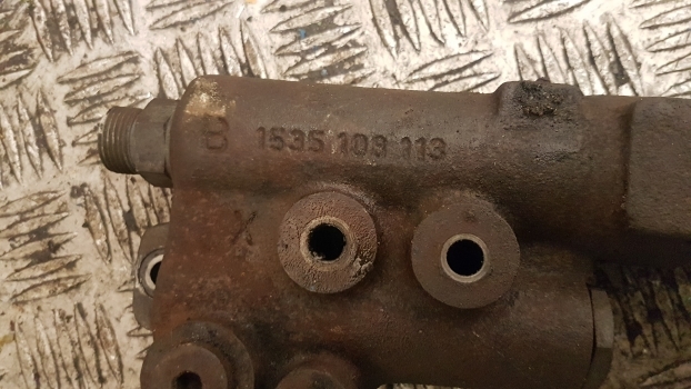 Ford, New Holland 40, Ts S. Trailer Brake Valve Distributor 81874969, 1535108113 - Valve de frein pour Tracteur agricole: photos 3 Ford, New Holland 40, Ts S. Trailer Brake Valve Distributor 81874969, 1535108113 - Valve de frein pour Tracteur agricole: photos 3