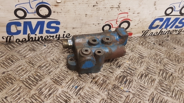 Ford, New Holland 40, Ts Trailer Brake Valve Distributor 81874969, 1535108113 - Valve de frein pour Tracteur agricole: photos 1 Ford, New Holland 40, Ts Trailer Brake Valve Distributor 81874969, 1535108113 - Valve de frein pour Tracteur agricole: photos 1