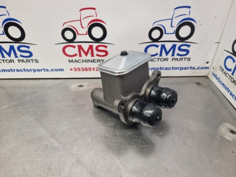 Ford Tw10, Tw Series, 9600 Brake Master Cylinder C7nn2140a, D3nn2140a - Cylindre de frein pour Machine agricole: photos 1 Ford Tw10, Tw Series, 9600 Brake Master Cylinder C7nn2140a, D3nn2140a - Cylindre de frein pour Machine agricole: photos 1