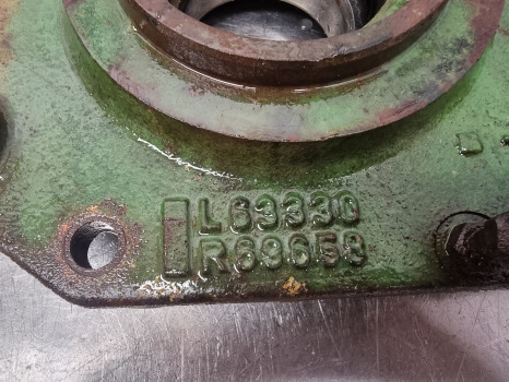 John Deere 2650, 1950, 2250, 2850 Pto Shaft Housing L63330, R69658 - Transmission: photos 2 John Deere 2650, 1950, 2250, 2850 Pto Shaft Housing L63330, R69658 - Transmission: photos 2