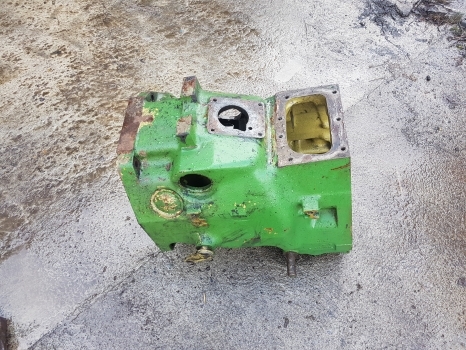 Boîte de vitesse John Deere 3030, 3130, 3030, 3120 Transmission Housing T25890, At26778: photos 1