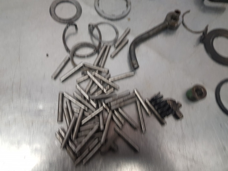 John Deere 3130 , 3030, 3120, 3135, 2840 Bearing, Washers, Shim At26650, T28323 - Boîte de vitesse: photos 4 John Deere 3130 , 3030, 3120, 3135, 2840 Bearing, Washers, Shim At26650, T28323 - Boîte de vitesse: photos 4