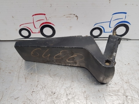 John Deere 6000,6010 Series Lower Right Hand Side Door Hinge Re46592, Al71325 - Portière et pièces pour Tracteur agricole: photos 1 John Deere 6000,6010 Series Lower Right Hand Side Door Hinge Re46592, Al71325 - Portière et pièces pour Tracteur agricole: photos 1