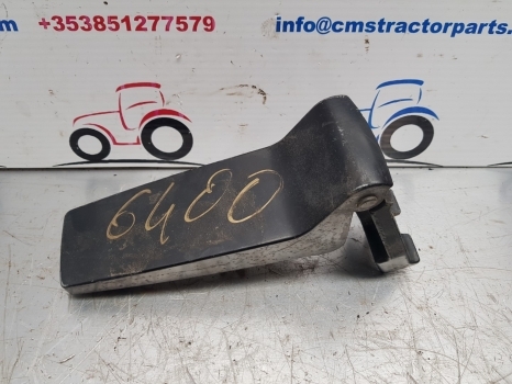 John Deere 6000,6010 Series Lower Right Hand Side Door Hinge Re46592, Al71325 - Portière et pièces pour Tracteur agricole: photos 3 John Deere 6000,6010 Series Lower Right Hand Side Door Hinge Re46592, Al71325 - Portière et pièces pour Tracteur agricole: photos 3