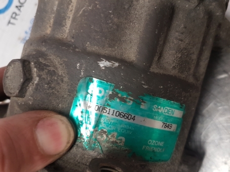 Lamborghini 950, Fiat, Ford, Same Air Conditioning Compressor Sanden 5165549 - Compresseur de climatisation pour Tracteur agricole: photos 2 Lamborghini 950, Fiat, Ford, Same Air Conditioning Compressor Sanden 5165549 - Compresseur de climatisation pour Tracteur agricole: photos 2