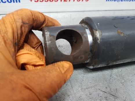 Landini Vision 105 Lift Assist Cylinder Ram Parts 3186443m91, 3314679m1 - Vérin hydraulique pour Tracteur agricole: photos 5 Landini Vision 105 Lift Assist Cylinder Ram Parts 3186443m91, 3314679m1 - Vérin hydraulique pour Tracteur agricole: photos 5