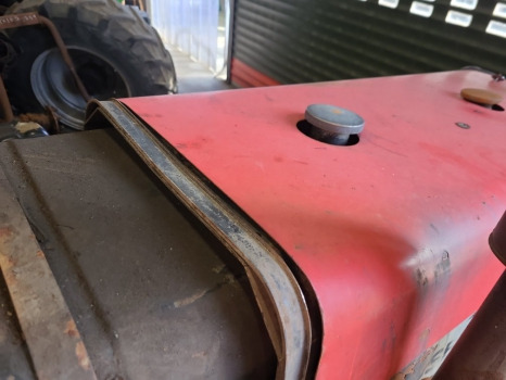 Massey Ferguson 275, 290 Fuel Tank 1876532m94 - Réservoir de carburant: photos 2 Massey Ferguson 275, 290 Fuel Tank 1876532m94 - Réservoir de carburant: photos 2