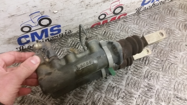 Massey Ferguson 3050, 3630, 6150, 8150 Brake Master Cylinders Kit 3383079m5 - Cylindre de frein pour Tracteur agricole: photos 3 Massey Ferguson 3050, 3630, 6150, 8150 Brake Master Cylinders Kit 3383079m5 - Cylindre de frein pour Tracteur agricole: photos 3
