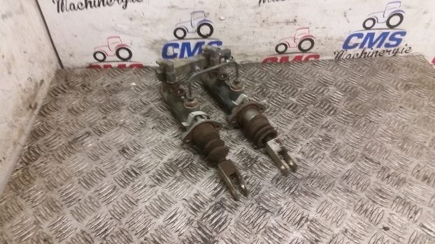 Massey Ferguson 3050, 3630, 6150, 8150 Brake Master Cylinders Kit 3383079m5 - Cylindre de frein pour Tracteur agricole: photos 1 Massey Ferguson 3050, 3630, 6150, 8150 Brake Master Cylinders Kit 3383079m5 - Cylindre de frein pour Tracteur agricole: photos 1