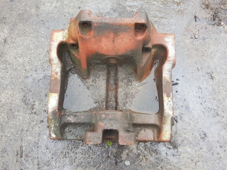 Massey Ferguson 50h, 50hx, Front Axle Casting 3510463m1 - Essieu avant pour Tractopelle: photos 1 Massey Ferguson 50h, 50hx, Front Axle Casting 3510463m1 - Essieu avant pour Tractopelle: photos 1