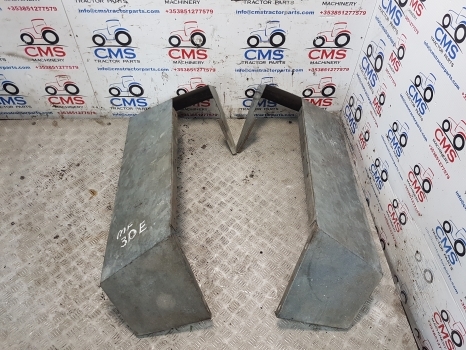 Massey Ferguson Industrial 30e Cab Mudguard Pair Mf30emudguard - Aile pour Machine agricole: photos 1 Massey Ferguson Industrial 30e Cab Mudguard Pair Mf30emudguard - Aile pour Machine agricole: photos 1