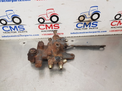 New Holand Tl100, Tl, T4, T5, Fiat L, 35 Series, Fwd Valve Assy 5174902, 5166282 - Pompe hydraulique: photos 1 New Holand Tl100, Tl, T4, T5, Fiat L, 35 Series, Fwd Valve Assy 5174902, 5166282 - Pompe hydraulique: photos 1