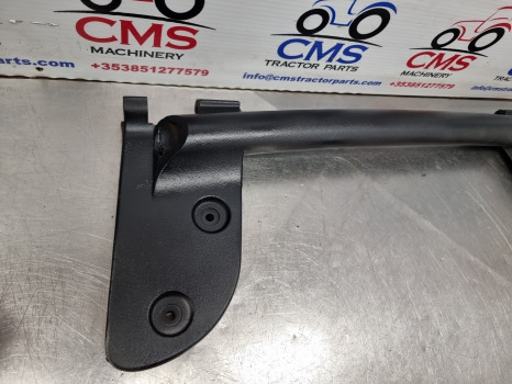 New Holland Case Steyr T6.145,t6, T7, Mxu, Maxxum T6.180 Door Hinge Lhs 87301643 - Portière et pièces: photos 1 New Holland Case Steyr T6.145,t6, T7, Mxu, Maxxum T6.180 Door Hinge Lhs 87301643 - Portière et pièces: photos 1