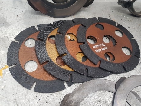 New Holland Lm435a Dana Spicer Brake Actuator Disc Kit 112.07.610.02; 85813919 - Disques de frein pour Chariot télescopique: photos 3 New Holland Lm435a Dana Spicer Brake Actuator Disc Kit 112.07.610.02; 85813919 - Disques de frein pour Chariot télescopique: photos 3