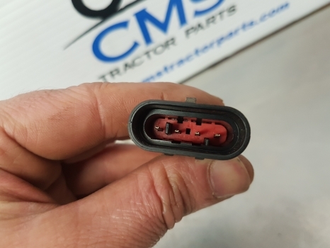 New Holland T5.95, T4, T5 Series Clutch, Brake Pedal Switch 87484879 - Système électrique pour Tracteur agricole: photos 3 New Holland T5.95, T4, T5 Series Clutch, Brake Pedal Switch 87484879 - Système électrique pour Tracteur agricole: photos 3