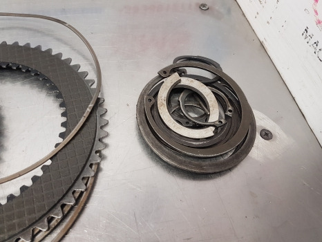 New Holland T5.95, T4, T5, Tl Transmission Clutch Disc Kit 87534848, 87547943 - Disque d'embrayage pour Tracteur agricole: photos 3 New Holland T5.95, T4, T5, Tl Transmission Clutch Disc Kit 87534848, 87547943 - Disque d'embrayage pour Tracteur agricole: photos 3