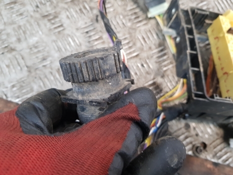 New Holland T5.95, T5.105, T5.115 Cab Wiring Loom, Fuse Box 47915451 - Câble/ Fil pour Tracteur agricole: photos 5 New Holland T5.95, T5.105, T5.115 Cab Wiring Loom, Fuse Box 47915451 - Câble/ Fil pour Tracteur agricole: photos 5