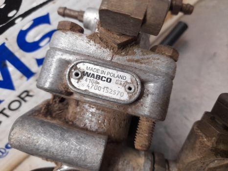 New Holland T7 Case Puma Ser T7030 Air Trailer Brake Valve 4700152570, 82030571 - Valve de frein pour Machine agricole: photos 4 New Holland T7 Case Puma Ser T7030 Air Trailer Brake Valve 4700152570, 82030571 - Valve de frein pour Machine agricole: photos 4
