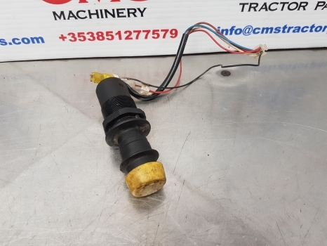 New Holland T7040, T7000, T6, T7, T8, T9 Pto Switch 87494204, 87711522 - Système électrique: photos 1 New Holland T7040, T7000, T6, T7, T8, T9 Pto Switch 87494204, 87711522 - Système électrique: photos 1