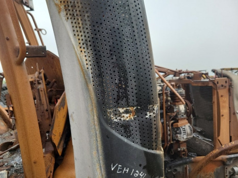 Valtra T174ea Engine Exhaust Stack Pipe Acv016170c, Acv0199870 - Moteur et pièces pour Machine agricole: photos 4 Valtra T174ea Engine Exhaust Stack Pipe Acv016170c, Acv0199870 - Moteur et pièces pour Machine agricole: photos 4