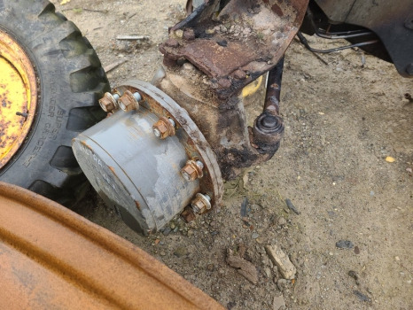 Valtra T174ea Front axle hub lhs complete - Essieu avant pour Machine agricole: photos 1 Valtra T174ea Front axle hub lhs complete - Essieu avant pour Machine agricole: photos 1