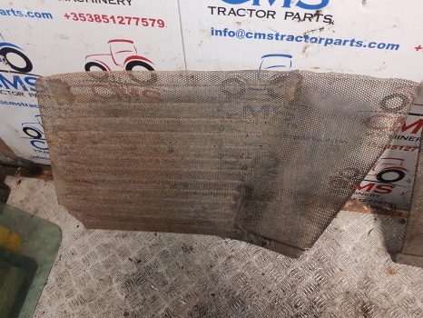 Zetor 8111, 8145, 9111, 9145, 10111 Side Grille Panel 83305020, 83305010 - Calandre pour Tracteur agricole: photos 3 Zetor 8111, 8145, 9111, 9145, 10111 Side Grille Panel 83305020, 83305010 - Calandre pour Tracteur agricole: photos 3
