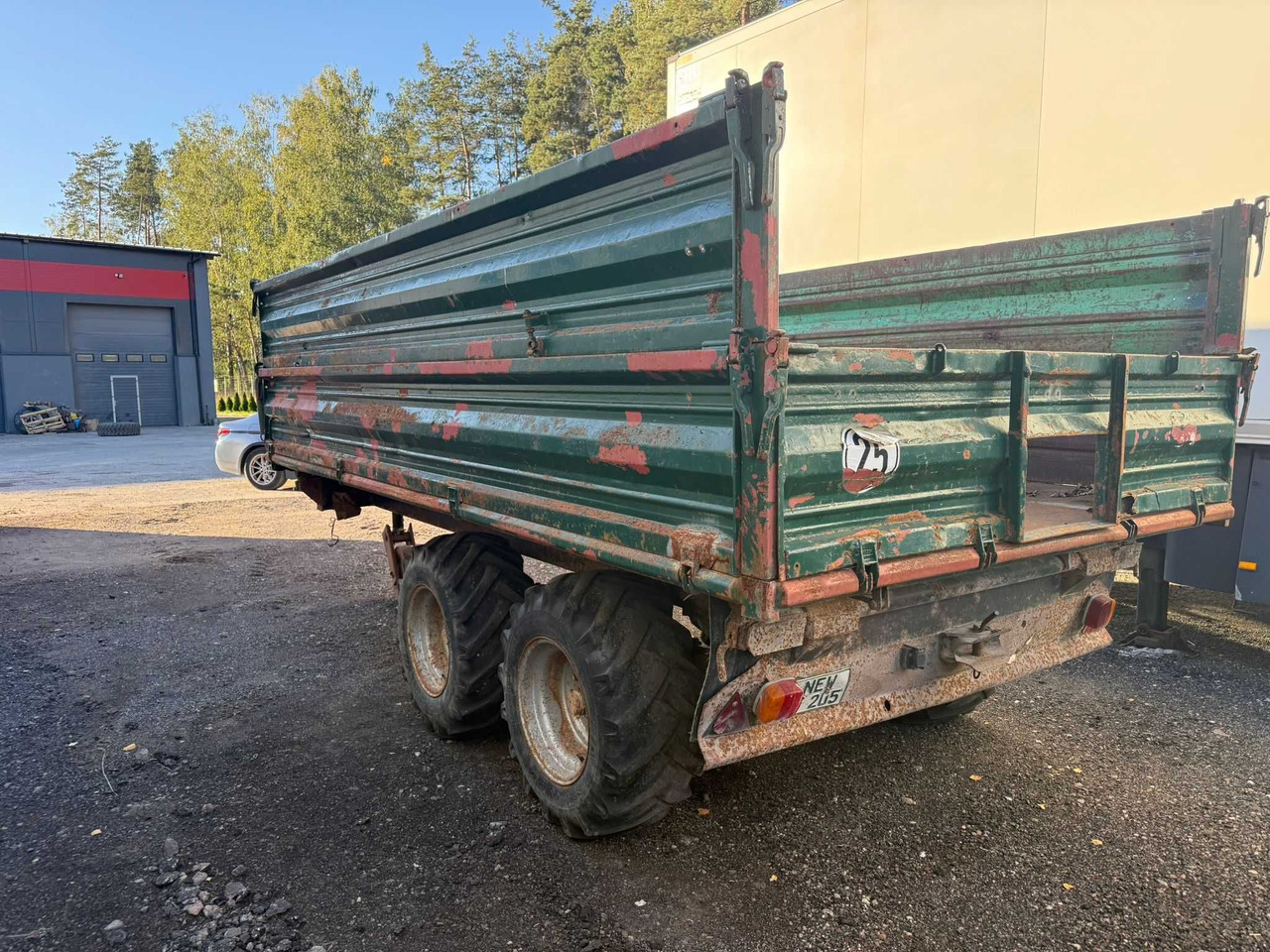 Przyczepa tandem wywrotka 3-stronna ,resory , Reisch , DMC 8 t.,1999 r - Remorque agricole: photos 3 Przyczepa tandem wywrotka 3-stronna ,resory , Reisch , DMC 8 t.,1999 r - Remorque agricole: photos 3