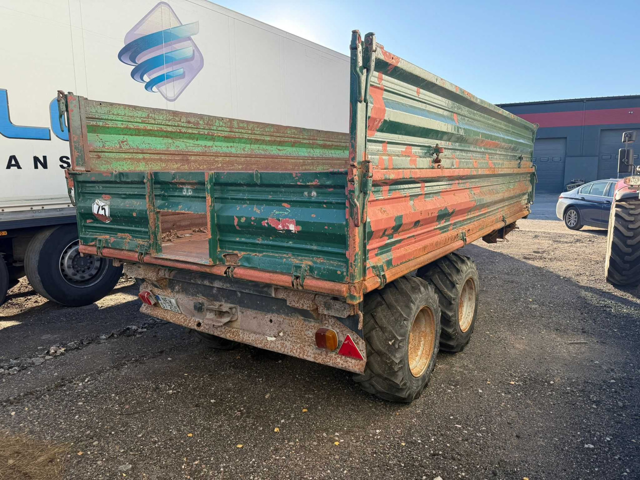 Przyczepa tandem wywrotka 3-stronna ,resory , Reisch , DMC 8 t.,1999 r - Remorque agricole: photos 4 Przyczepa tandem wywrotka 3-stronna ,resory , Reisch , DMC 8 t.,1999 r - Remorque agricole: photos 4