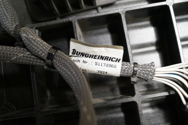 Jungheinrich 51189782 | Vloerplaat Floorplate ETV from Year 2011 Driving pedal 5 Vloerplaat Floorplate ETV from Year 2011 Driving pedal 51443197 Brake pedal 51198398 Kill switch 51188550 kabel 51178968 - Frame/ Châssis pour Matériel de manutention: photos 3 Jungheinrich 51189782 | Vloerplaat Floorplate ETV from Year 2011 Driving pedal 5 Vloerplaat Floorplate ETV from Year 2011 Driving pedal 51443197 Brake pedal 51198398 Kill switch 51188550 kabel 51178968 - Frame/ Châssis pour Matériel de manutention: photos 3