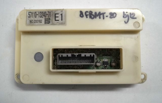 Toyota 571101324071 | Display sn. 200162 from 8FBMT20 year 2012 - Panel de instrumentos pour Matériel de manutention: photos 2 Toyota 571101324071 | Display sn. 200162 from 8FBMT20 year 2012 - Panel de instrumentos pour Matériel de manutention: photos 2