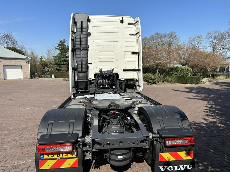 Volvo Volvo FH 500 4x2 ACC I-PARK COOL NEW MODEL FH 500 4x2 - Tracteur routier: photos 4 Volvo Volvo FH 500 4x2 ACC I-PARK COOL NEW MODEL FH 500 4x2 - Tracteur routier: photos 4