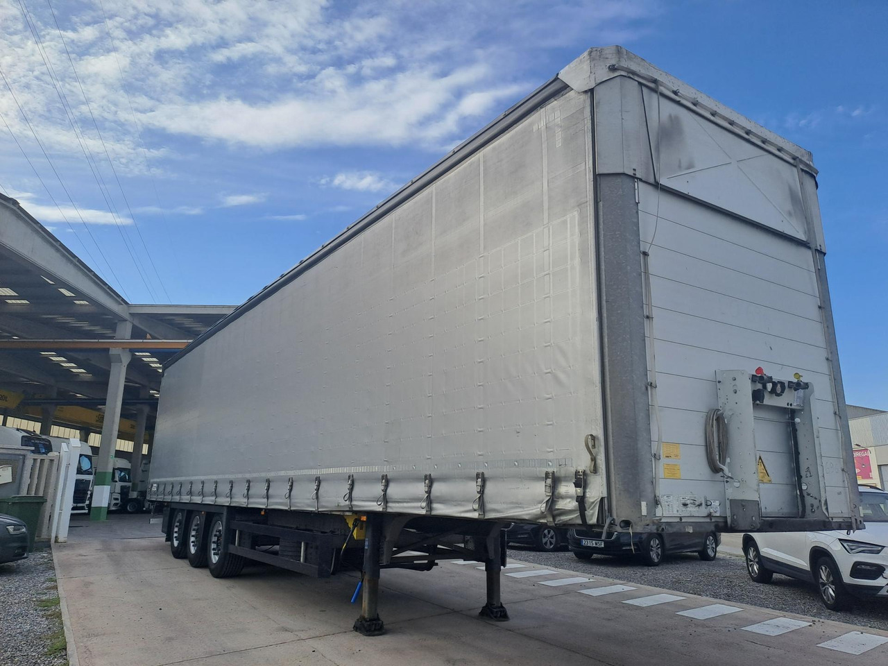Schmitz Cargobull SCS24/L Varios - Semi-remorque rideaux coulissants: photos 3 Schmitz Cargobull SCS24/L Varios - Semi-remorque rideaux coulissants: photos 3