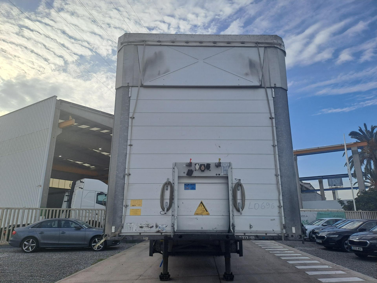 Schmitz Cargobull SCS24/L Varios - Semi-remorque rideaux coulissants: photos 2 Schmitz Cargobull SCS24/L Varios - Semi-remorque rideaux coulissants: photos 2