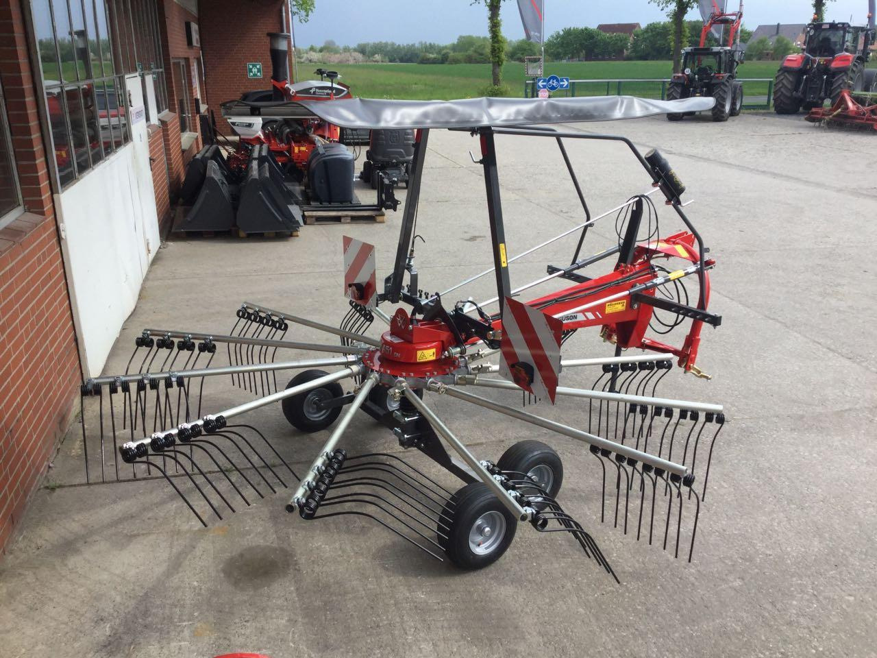 Massey Ferguson RK 451 DN - Faneuse: photos 4 Massey Ferguson RK 451 DN - Faneuse: photos 4