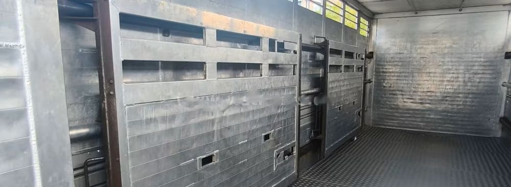 Camion bétaillère DAF CF 400 Menke Einstock | Transport zwierząt jednopoziomowy | 2 kratownice do bydła| Retarder | Euro 6: photos 12 Camion bétaillère DAF CF 400 Menke Einstock | Transport zwierząt jednopoziomowy | 2 kratownice do bydła| Retarder | Euro 6: photos 12