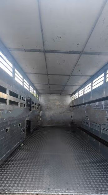 Camion bétaillère DAF CF 400 Menke Einstock | Transport zwierząt jednopoziomowy | 2 kratownice do bydła| Retarder | Euro 6: photos 11 Camion bétaillère DAF CF 400 Menke Einstock | Transport zwierząt jednopoziomowy | 2 kratownice do bydła| Retarder | Euro 6: photos 11