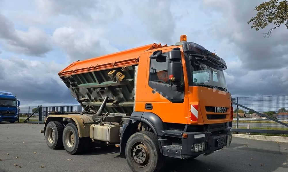 Iveco Trakker AD 360 – Trójstronny Wywrotka Meiller – 6x4 – Euro 5 - 279.067 km - Camion benne: photos 2 Iveco Trakker AD 360 – Trójstronny Wywrotka Meiller – 6x4 – Euro 5 - 279.067 km - Camion benne: photos 2