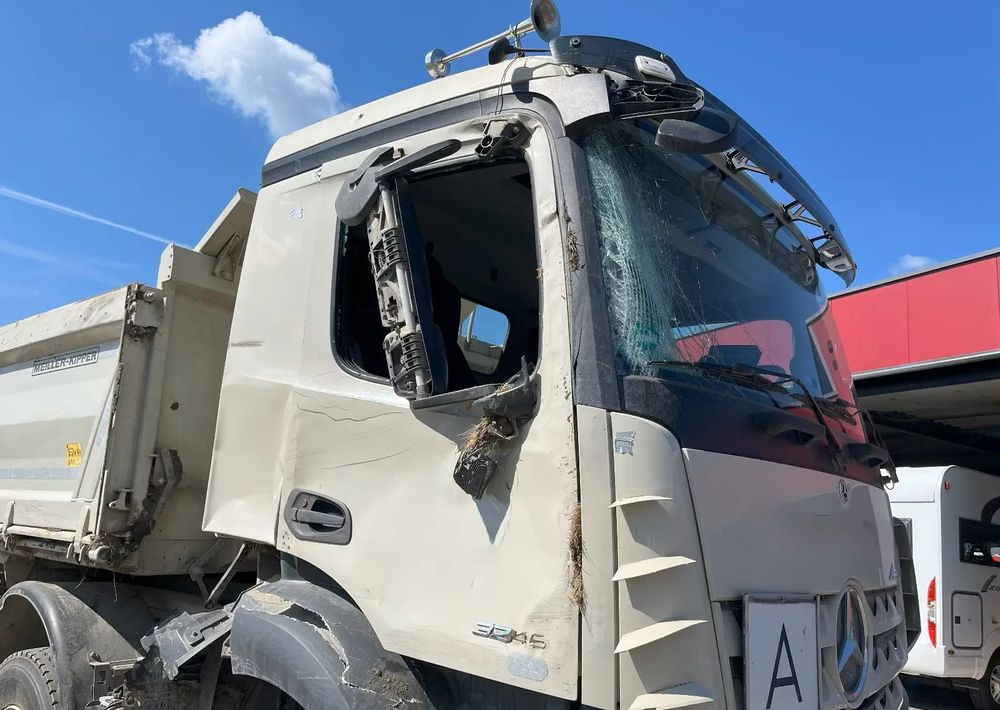 Mercedes-Benz Arocs 3246 / 8x4 / Trójstronna Wywrotka / Bordmatic / Euro 6 / Uszkodzony - Camion benne: photos 3 Mercedes-Benz Arocs 3246 / 8x4 / Trójstronna Wywrotka / Bordmatic / Euro 6 / Uszkodzony - Camion benne: photos 3