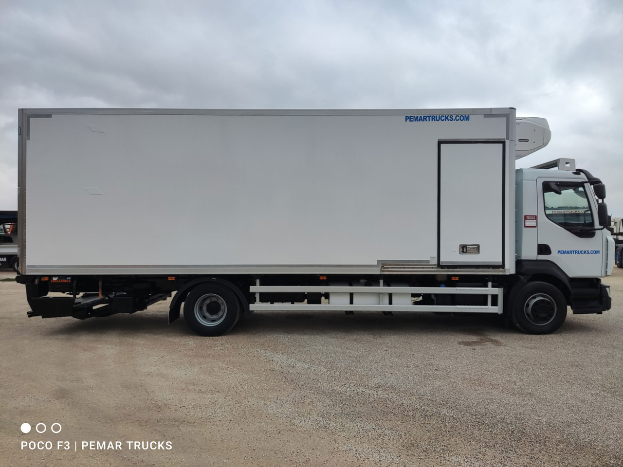 RENAULT MIDLUM D16 240 EURO 6 - Camion frigorifique: photos 4 RENAULT MIDLUM D16 240 EURO 6 - Camion frigorifique: photos 4